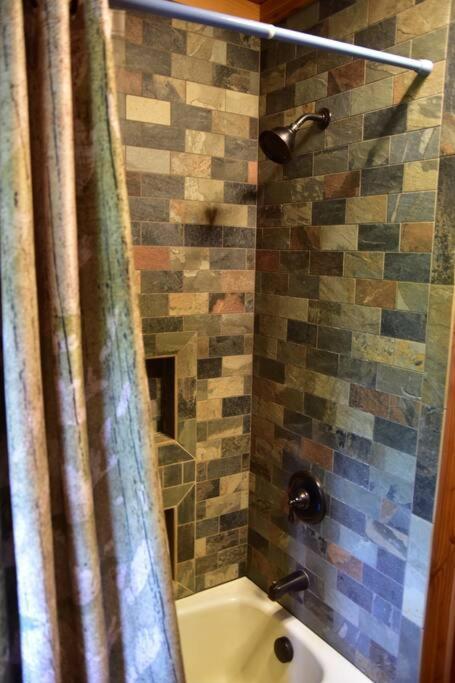 Quiet And Comfy 3Bed/2Bath - Chalet With Hot Tub. Cedar Екстер'єр фото