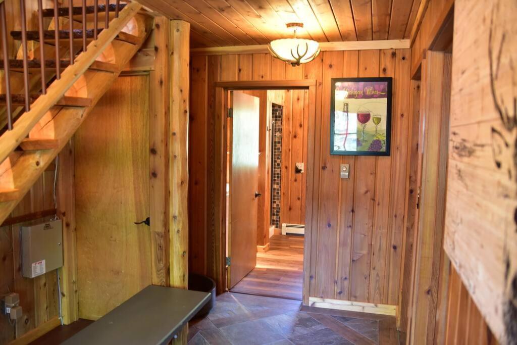 Quiet And Comfy 3Bed/2Bath - Chalet With Hot Tub. Cedar Екстер'єр фото