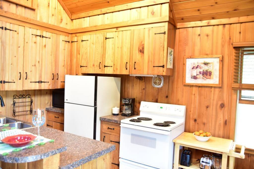 Quiet And Comfy 3Bed/2Bath - Chalet With Hot Tub. Cedar Екстер'єр фото