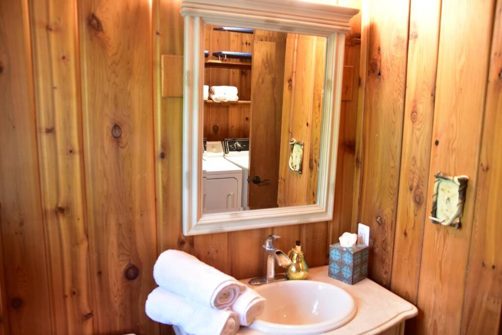 Quiet And Comfy 3Bed/2Bath - Chalet With Hot Tub. Cedar Екстер'єр фото