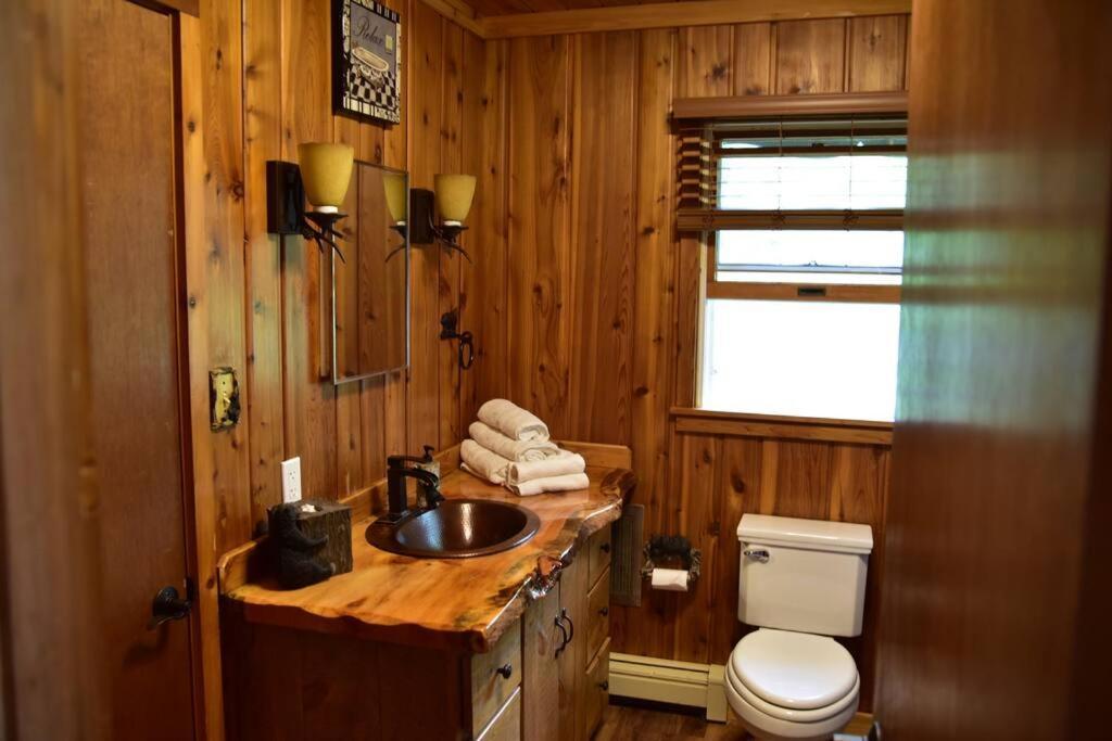 Quiet And Comfy 3Bed/2Bath - Chalet With Hot Tub. Cedar Екстер'єр фото