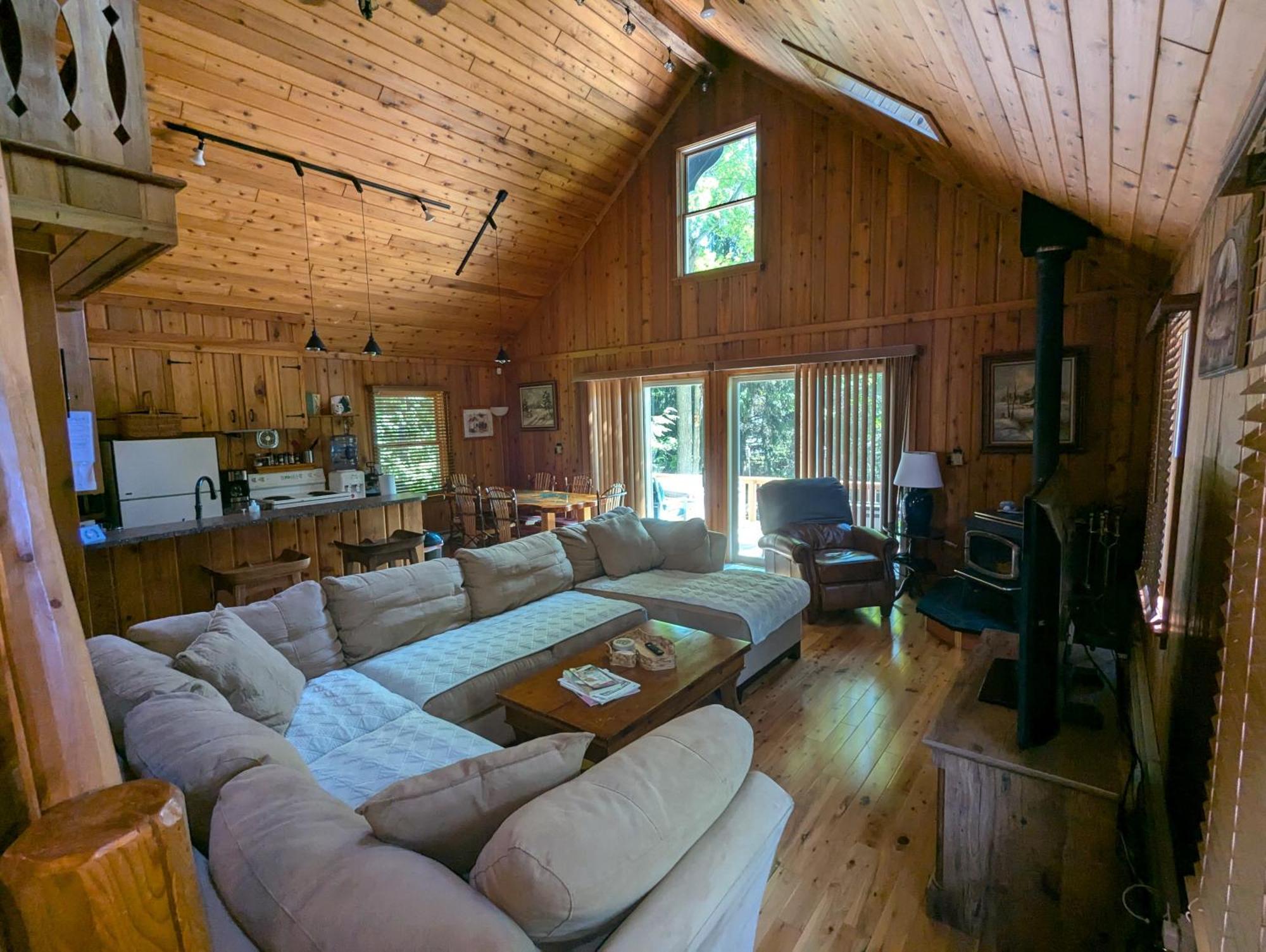 Quiet And Comfy 3Bed/2Bath - Chalet With Hot Tub. Cedar Екстер'єр фото
